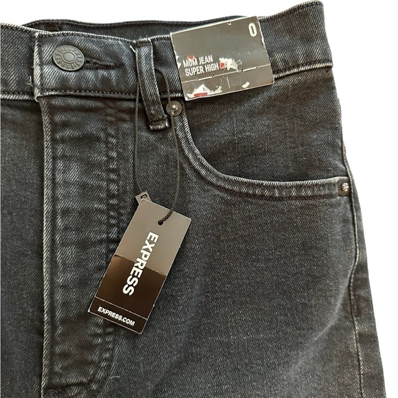 Express NWT Super High Rise Embroidered Mom Jeans - Picture 2 of 6